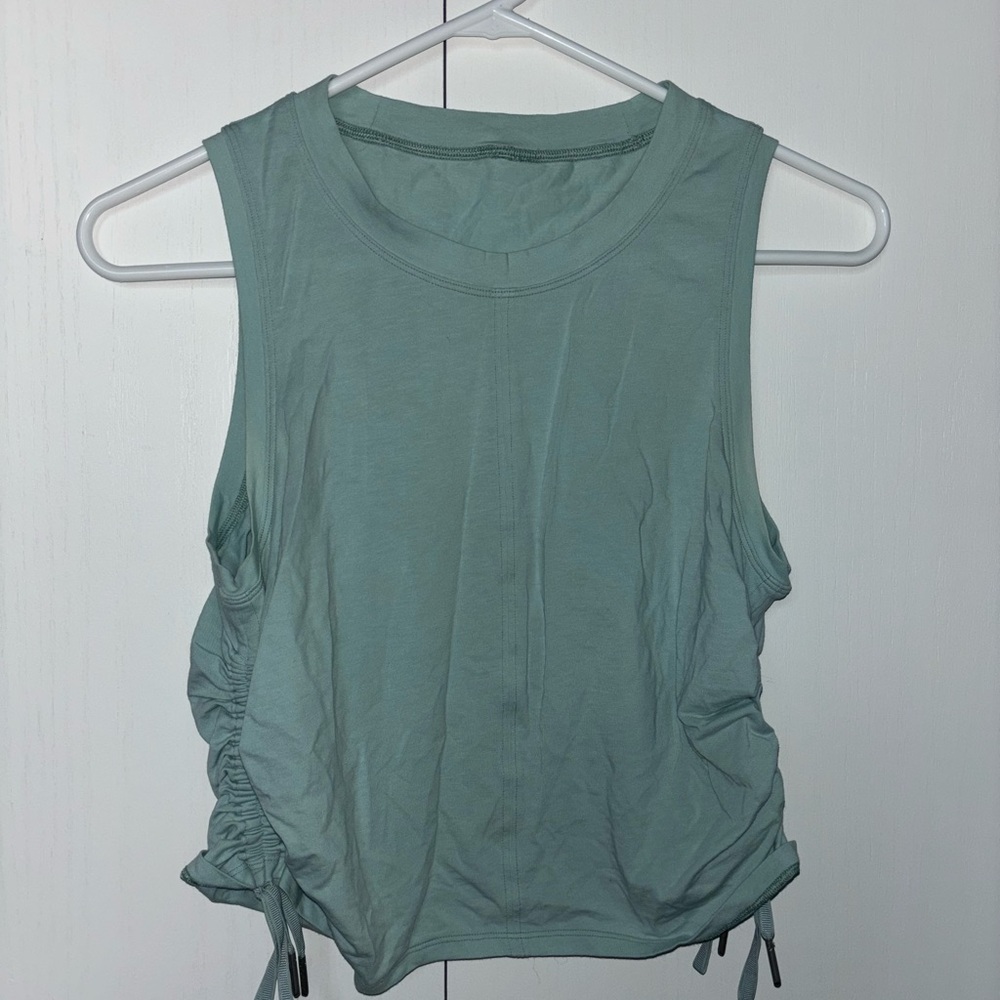 Lululemon cropped tank